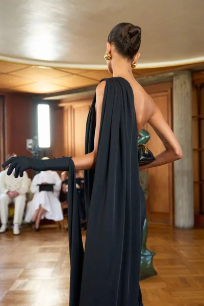 Look 80
